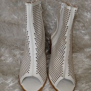 Steven Ella white open toe Booties size 7 1/2